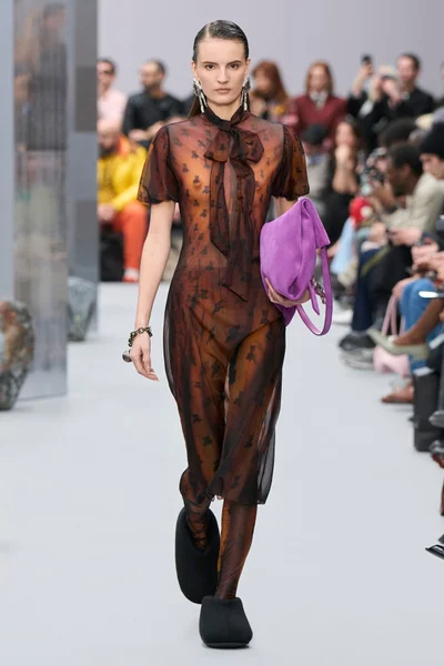 Look 4